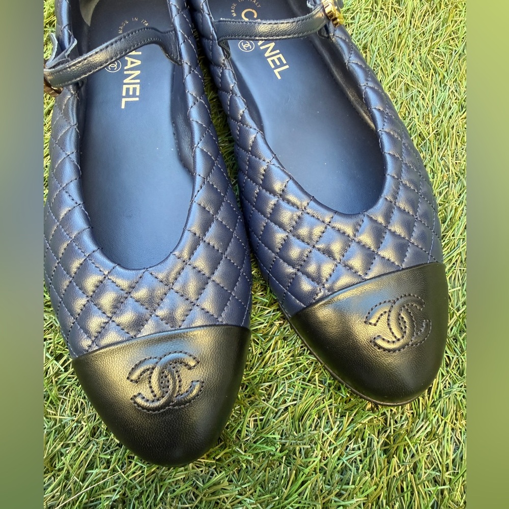 CHANEL CC LOGO BLUE LEATHER MARYJANE BALLET FLATS SHOES QUILTED BLACK CAP TOE 42 - Picture 12 of 17